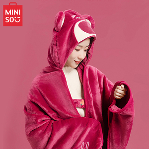 MINISO名创优品草莓熊系列休闲毯子连帽毛绒可爱保暖午睡披风毛毯
