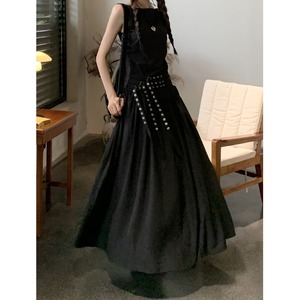 小众设计黑色背心连衣裙女夏季2024新款韩系铆钉腰带收腰显瘦长裙