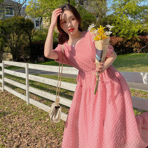 粉色连衣裙女夏季2022新款法式别致小个子甜美仙女森系泡泡袖裙子