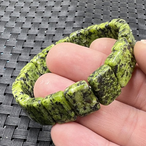 玉石手链藏玉平安牌手链蛇纹石玉无事牌手链橄榄绿手链玉手排手串