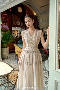 越南小众设计立体花瓣刺绣连衣裙GQW230289