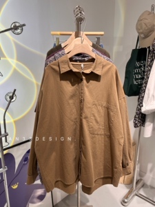 mujia幕茄25589后背字母印花宽松长袖衬衣外套女2022春时尚衬衫潮