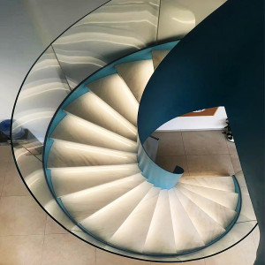 网红玻璃楼梯扶手角是弧形旋转楼梯拦河铝护栏转角弯钢构圆孤楼梯