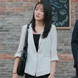 幸福到万家何幸运张可盈同款浅灰色七分袖西装领通勤纯色外套女潮