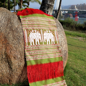 红绿色大象纹织锦西双版纳傣族传统手工技艺民族风情餐桌茶席桌旗