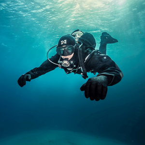 001人付款淘宝意大利cressi全干式潜水服 冬季水肺保暖连体 保证正品