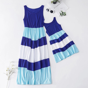 母女装连衣裙夏季亲子装蓝白拼接条纹连衣裙沙滩度假家庭装裙子