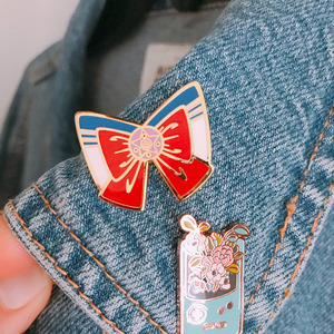动漫周边美少女战士月野兔r代变身器水手服蝴蝶结胸针徽章饰品