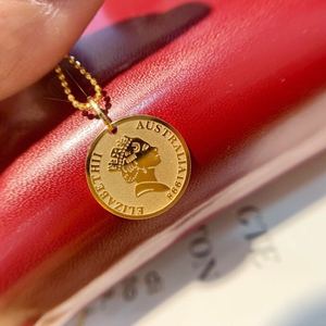 正品18k金女王头像钱币项链女金币欧美复古伊丽莎白圆牌珠珠链