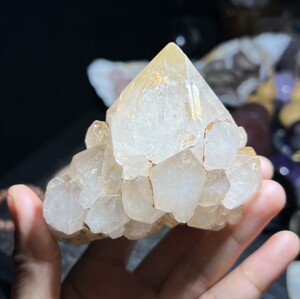 天然白水晶菠萝晶簇 骨干骸骨矿物标本 城堡水晶 包裹银山金字塔
