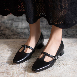 法式复古丁字式扣带方头粗跟单鞋女2021春季新款小皮鞋大码41一43