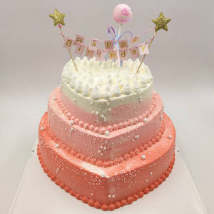 三层生日蛋糕图片