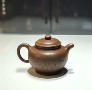 赵明制壶 秋石紫砂刻绘 黄龙山原矿老紫泥掇只壶