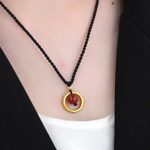 黄金编织天然红玛瑙黑绳项链女红豆相思新款999足金网红素圈吊坠