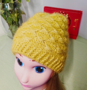 手工针织姜黄色帽子时尚潮流帽子：幸福花