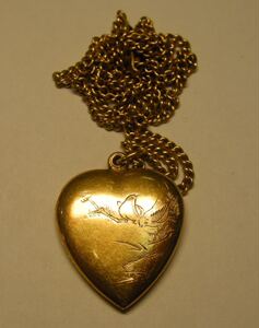 68克 老金锁鸡心相片盒吊坠