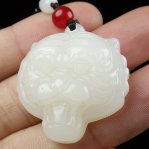 和田玉老虎头吊坠白玉虎虎生威转运挂件生肖虎玉坠护身符吊坠玉坠
