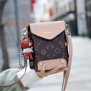 2021新款火爆经典手机包小众立体型手机包女斜挎网红小腰包免运费