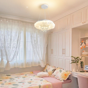 网红卧室吊灯现代简约水晶花瓣云朵灯北欧奶油风清新少女房间灯具