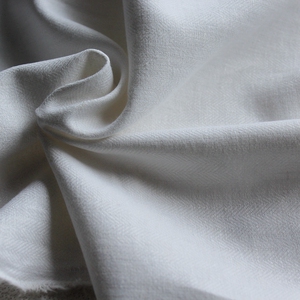 新品棉麻布料本白色人字纹薄软夏季服装面料130cm宽1米价略脏