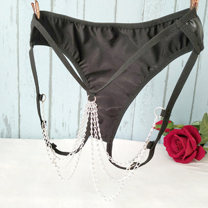 pu质感金属链条开裆裤后镂空蜜桃臀女士免脱激情情趣情侣内裤薄款