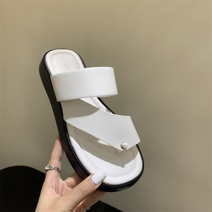 网红时尚设计感小众厚底低跟罗马沙滩鞋夹脚夹趾凉拖鞋女外穿夏季