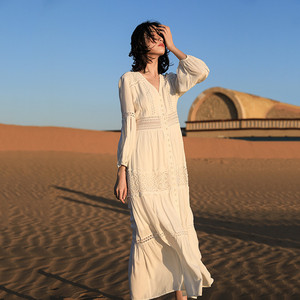 迪拜旅游穿搭女装胡杨林拍照服装秋款沙漠长裙沙滩海边度假连衣裙