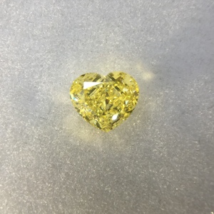 浓彩黄钻心形1克拉 可定制款式丨彩钻 粉钻紫钻蓝钻绿钻