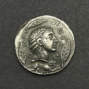 复古希腊银币太阳神阿波罗头像学生礼品硬币项链狮子座小众设计感