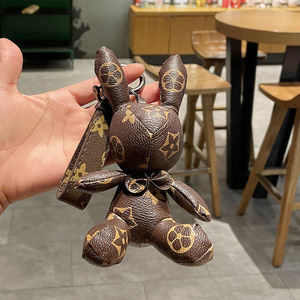 适用lv包高档老花皮钥匙扣老花小牛包包挂件创意情侣闺蜜汽车挂饰