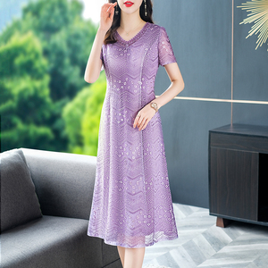 王小鸭2023春夏紫色短袖新款连衣裙大码蕾丝V领拉链淡雅气质妈妈