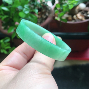 手机实拍纯天然翡翠a货冰种飘绿方镯50小圈口方形女士公主镯中福