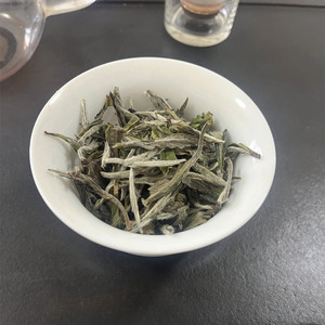 2015年福鼎白牡丹 潘溪好底料 高山荒野牡丹王 太姥山白茶