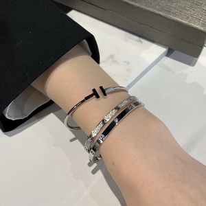 手镯女t