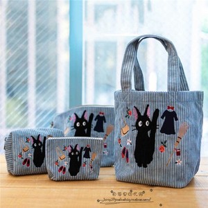 日本代购魔女宅急便黑猫和扫帚系列蓝色灯芯绒手提袋手拿包收纳包