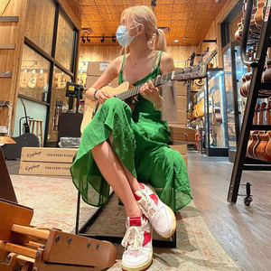 朴彩英rose同款小众别致绿色连衣裙女夏季收腰可甜可盐吊带长裙子