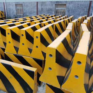 900高水泥墩高速公路隔离墩防撞墩新泽西护栏江苏南京苏州水泥墩