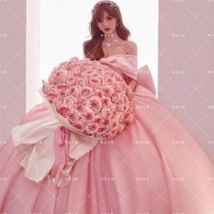 新款影楼拍照主题服装粉色一字肩缎面大摆蓬蓬裙婚纱少女写真礼服