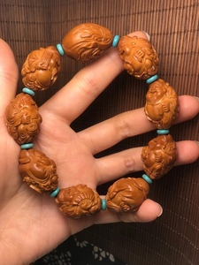 曹乐橄榄核雕