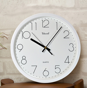 天王星白色圆形挂钟简约创意客厅现代静音时钟石英钟9651-7703