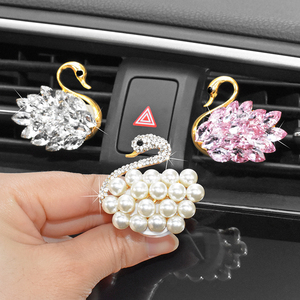 汽车出风口装饰车内饰品女摆件镶钻天鹅高档车载空调出风口香水夹