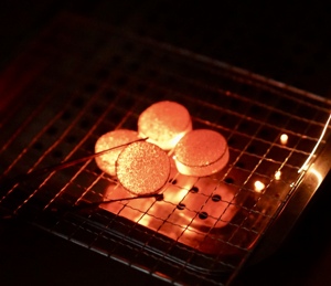 阿拉伯水烟炭速燃炭果木炭无烟易燃炭户外烧烤专用点火源