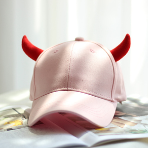 牛角帽子恶魔男