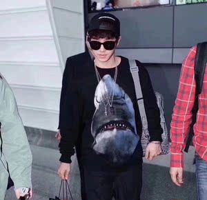 givenchy/纪梵希 秋冬黑色 大鲨鱼印花 gvc圆领卫衣男 长袖外套女