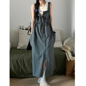 灰色盐系工装背带裙夏季女2024新款韩版宽松减龄日系休闲连衣裙子