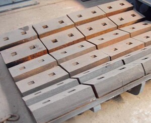 上海建设路桥山宝pf1315v反击破碎石机板锤衬板方钢反击块配件