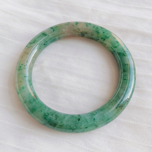 南阳玉手镯翡翠