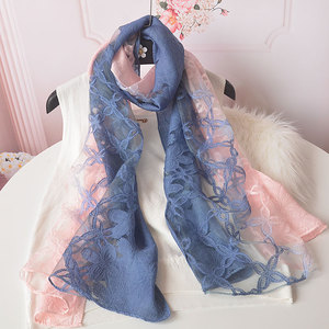 欧根纱围巾女秋冬季长款纱巾薄百搭洋气披肩渐变剪花妈妈中年紫色