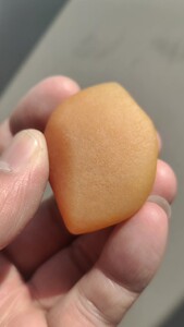 新疆金丝玉,满金沙,俏肉粉色,形完美!