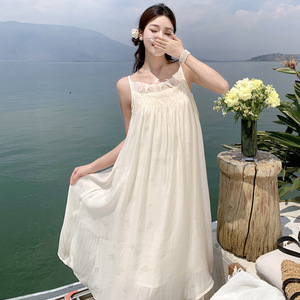 品牌cosplay女装2024度假风褶皱吊带裙气质宽松长裙泰国三亚海边